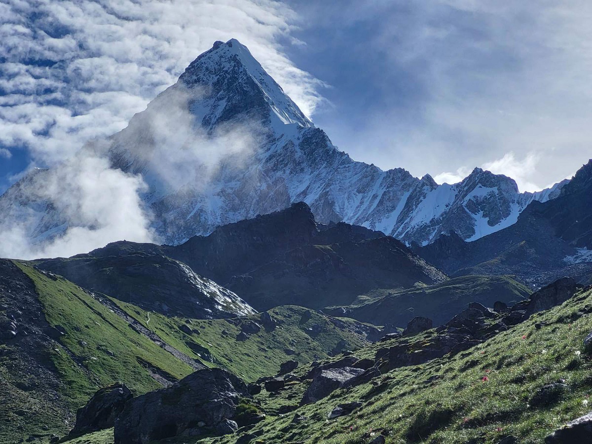 कसको कर्तुतले कालो हुँदैछ हिमाल ?